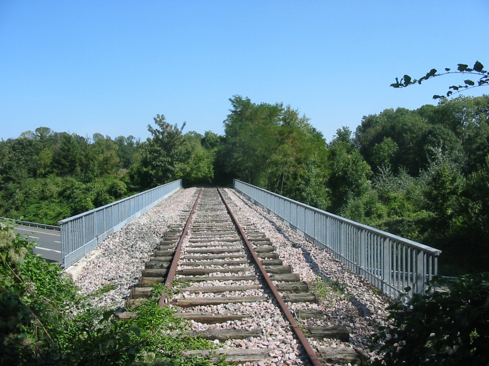 Voie unique sur le pont-rail de Guignes en direction de Verneuil au 04 septembre 2004